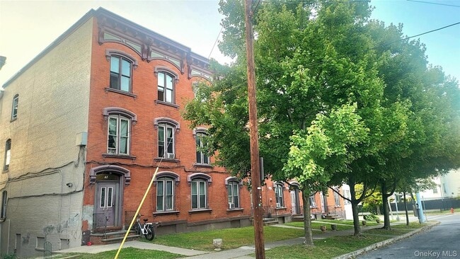 Building Photo - 65 S Hamilton St Rental