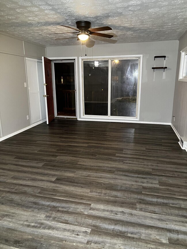 Photo - 4820 Bluebird Ave