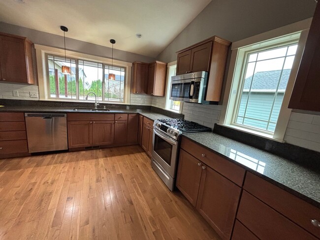 Photo - 1689 Aaron Dr