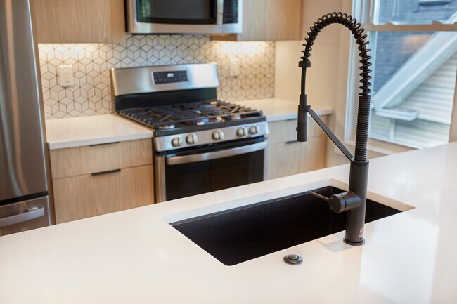 Photo - 7 Wenham St Unit 1