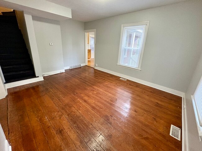 Photo - 704 Coit Ave NE