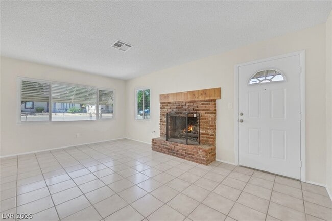 Photo - 625 National St