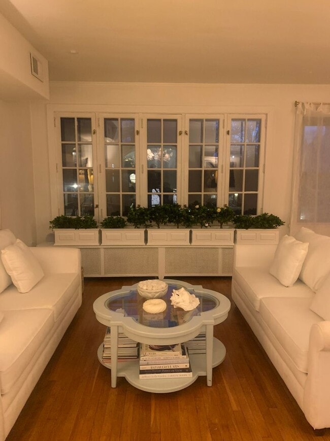 Photo - Introducing a charming 3-bedroom, 2-bathroom townhouse located in the heart of Shadyside
