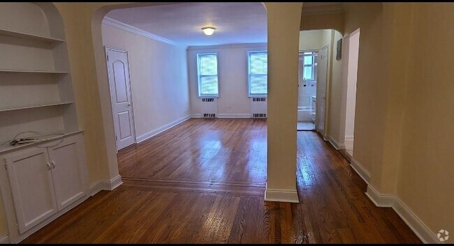 Building Photo - 63-89-89 Saunders St Unit 4G Rental