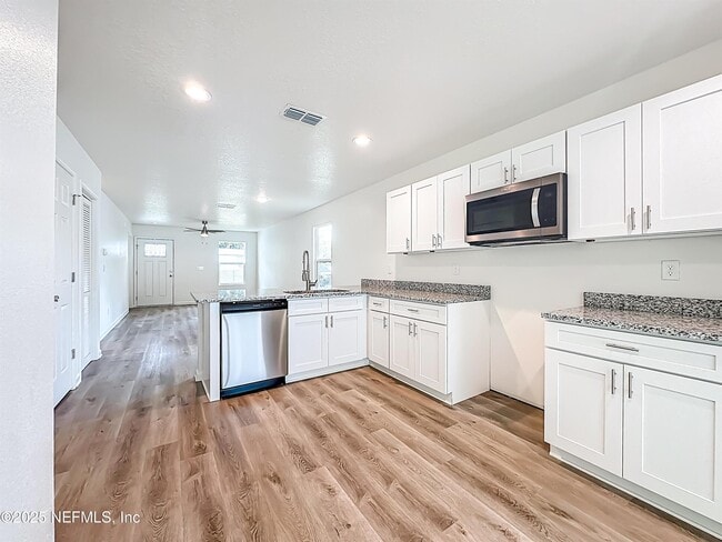 Photo - 788 W 5th St