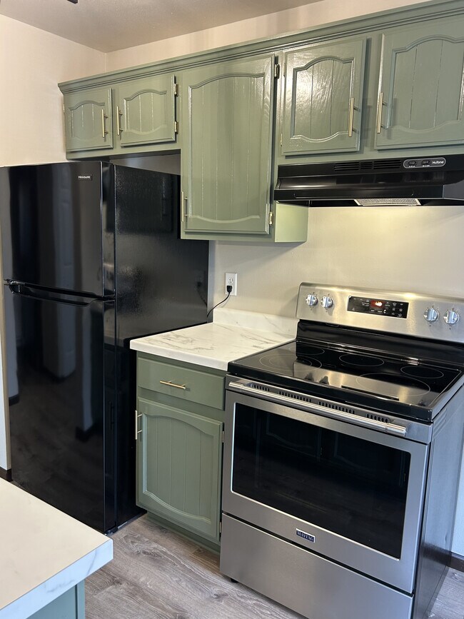 Photo - 2125 Camelot Court