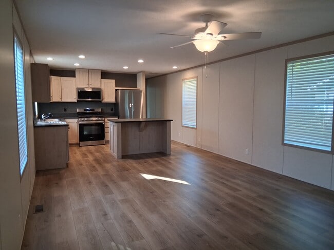 Photo - 10340 Midland Rd