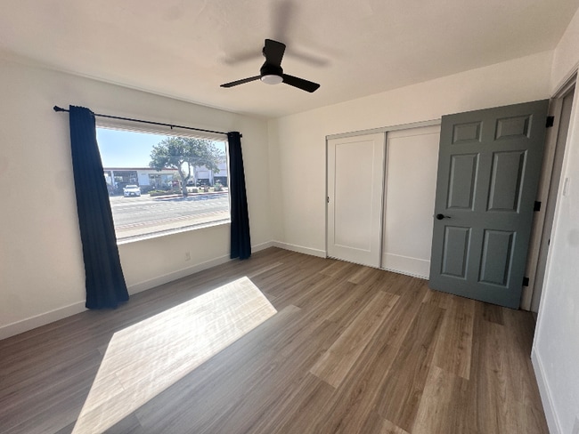 Photo - 422 E Grand Ave