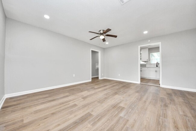 Photo - 710 Canary Cir