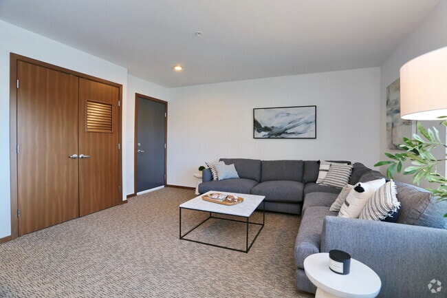 2BR, 2BA - 976 SF