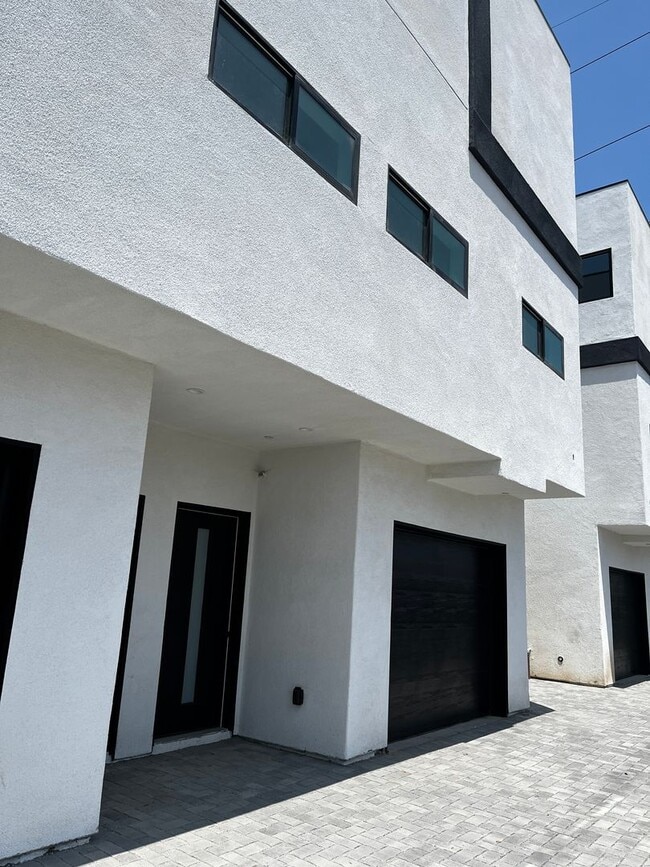 Photo - Lennox Unit A