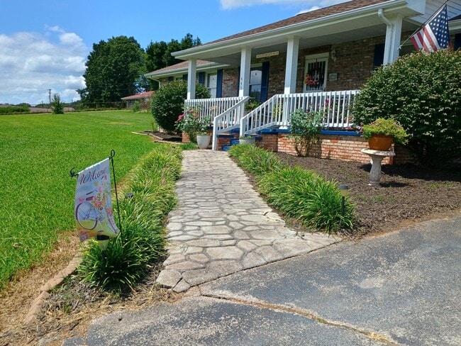 Photo - 4 Bed/2 Bath Brick Home - Church Hill TN