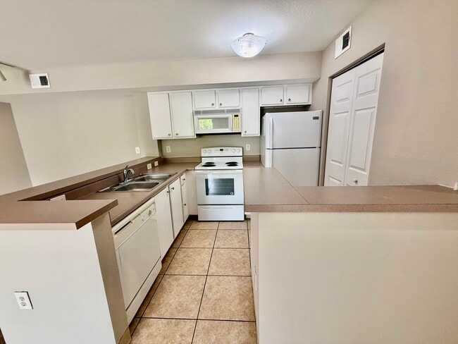 Photo - 181 SW Palm Dr Unit 103