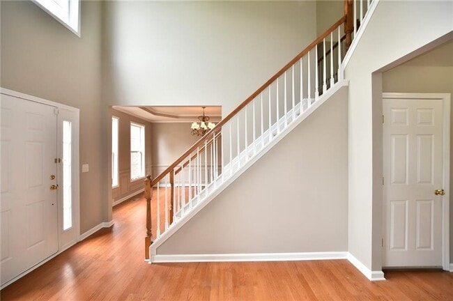 Photo - 918 Queensbrooke Way SE