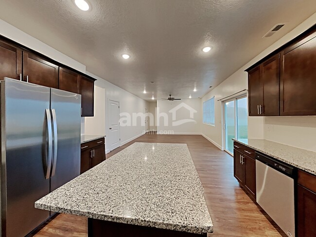 Photo - 1338 E White St