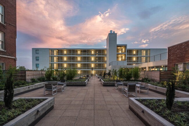 Courtyard at The Chisca - The Chisca Apartments