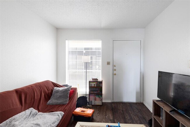 Photo - 2803 Hemphill Park Unit B204