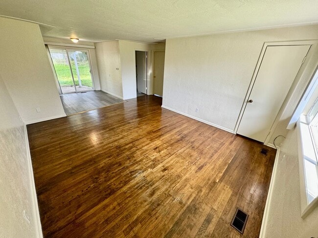 Photo - 455-475 SE Atwood Ave