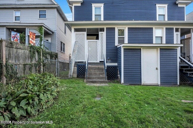 Photo - 811 Grandview St
