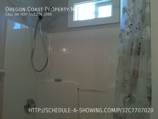 Photo - 426 NW 22nd St Unit Lower 2 Bedroom