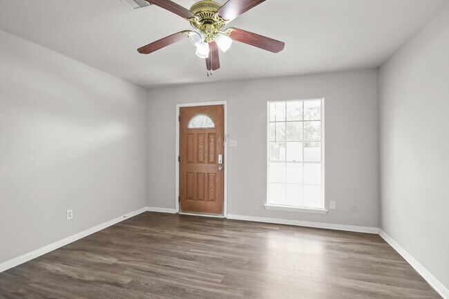 Photo - 7411 Langley Rd