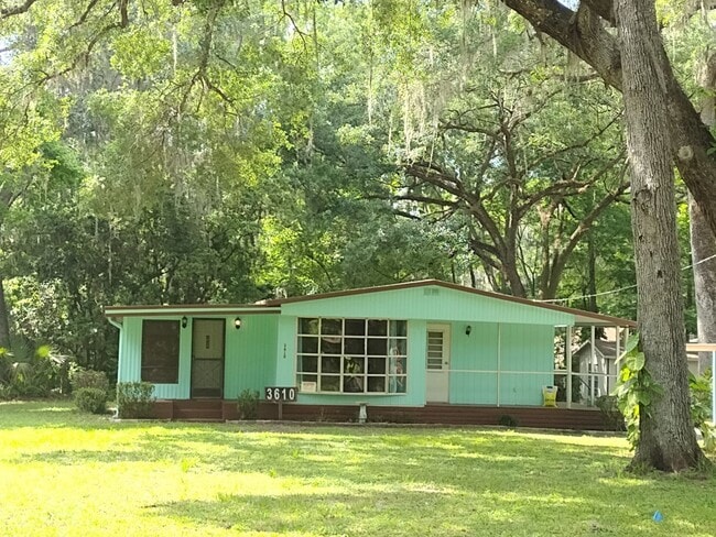 2 bedroom 2 bathroom Lake House with a bonus room - 2 bedroom 2 bathroom Lake House with a bonus room