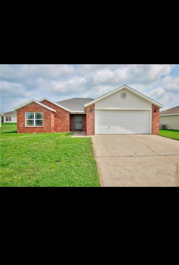 Photo - 808 Almond St SW House