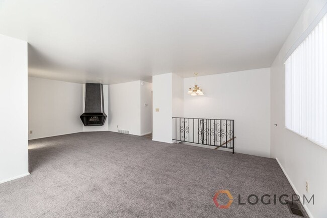 Photo - 2010 S 2600 E Unidad 2010