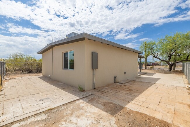 Photo - 207 E Valeska Rd
