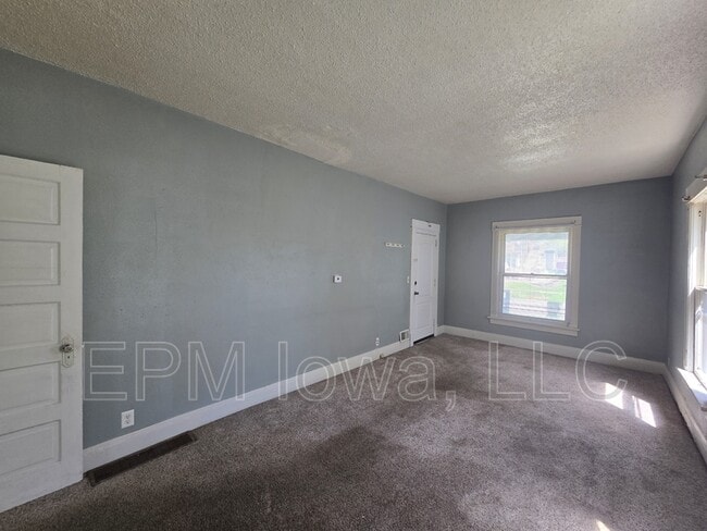 Photo - 408 Locust St