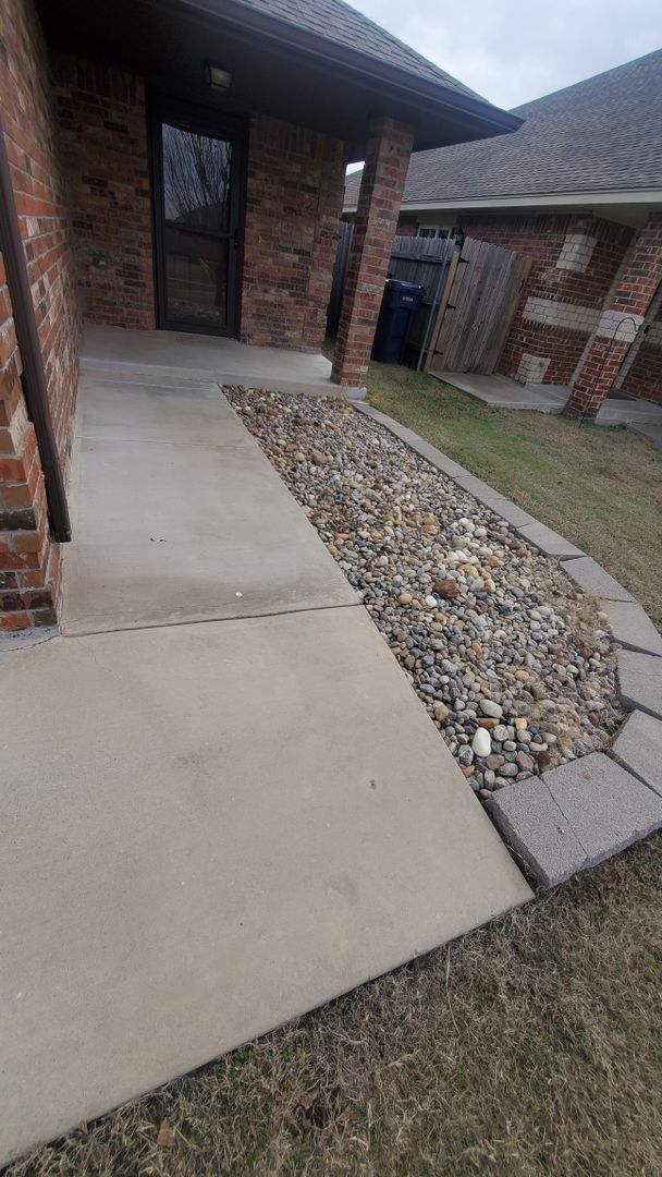 Photo - (3) Bed/(2) Bath in SW Moore Avail Early June!