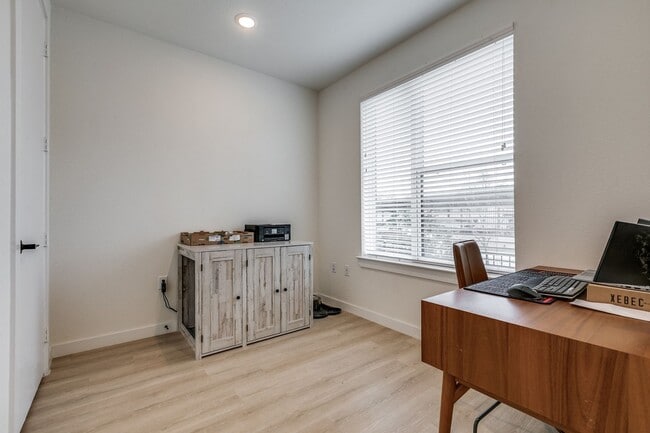 Photo - LUXURY 3-BEDROOM TOWNHOUSE AT GRAYSON HOUSE