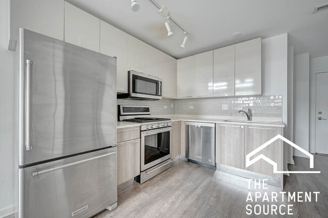 Building Photo - 932 W Dakin St Unit 201