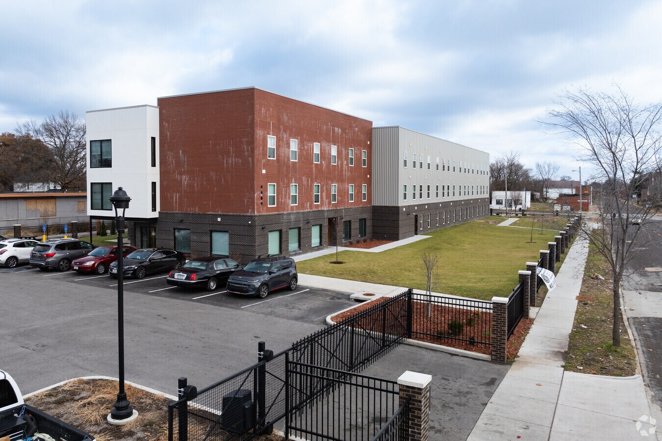 Photo - Alumnus Gardens