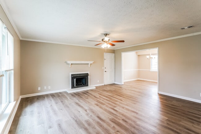 Photo - 105 Bordeaux Ct