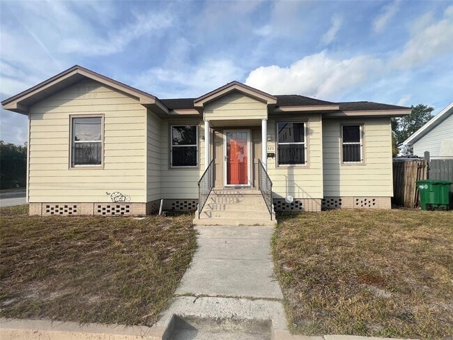 Building Photo - 2323 W North B St