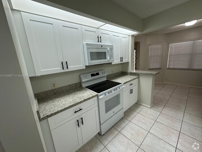 Building Photo - 1000 SW 125th Ave Unit 205N Rental