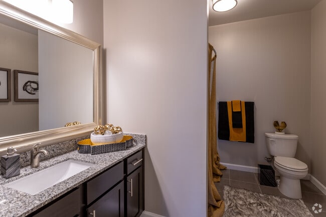 2 habitaciones, 2 baños, 1096 pies cuadrados, baño principal