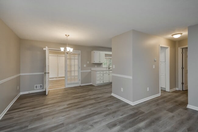 Photo - 9245 Tara Dr SW