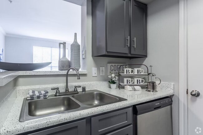 Photo - Live Large, Save Larger Unidad BRK1