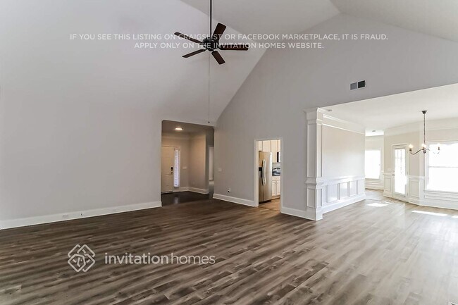 Photo - 17 Windermere Bend NW