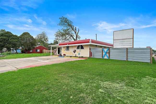 Building Photo - 5639 Overdale St