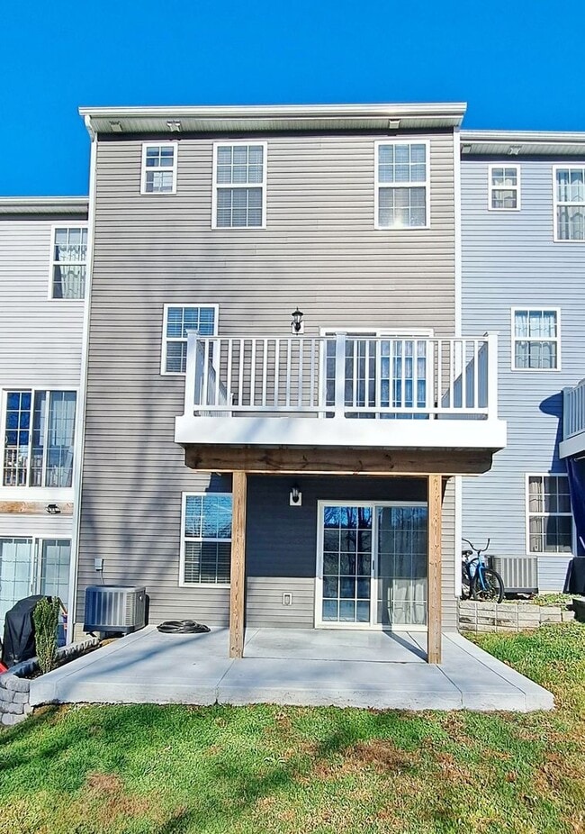 Photo - 4 Bed / 2-1/2 Bath Single Family Townhome w/1-Car Garage