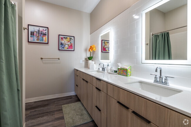 2BR, 2BA - 1081SF - 1st Bathroom