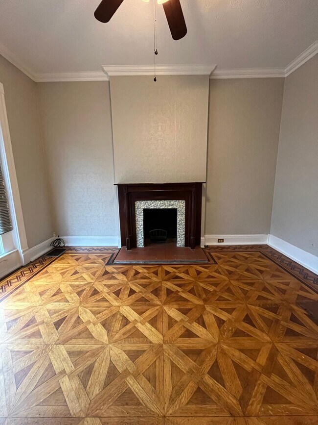 Building Photo - 212 W Lee St Unit 212-1