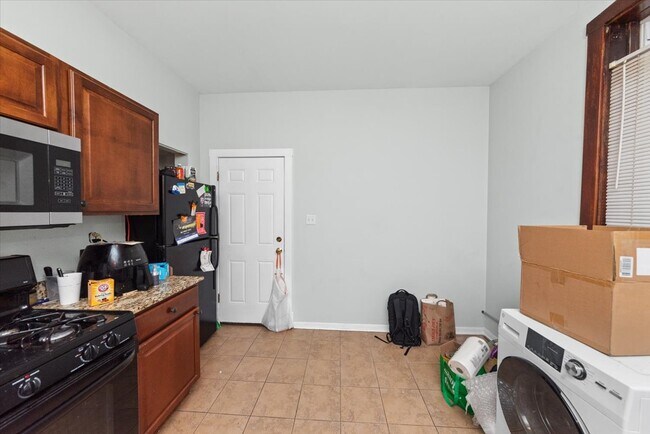 Photo - 1839 N Hermitage Ave