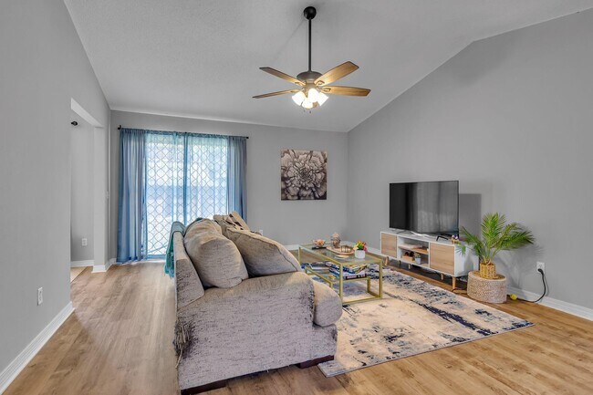 Photo - 205 Trish Dr