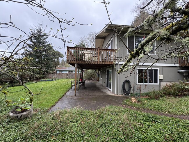 Building Photo - 8020 SW Sorrento Rd