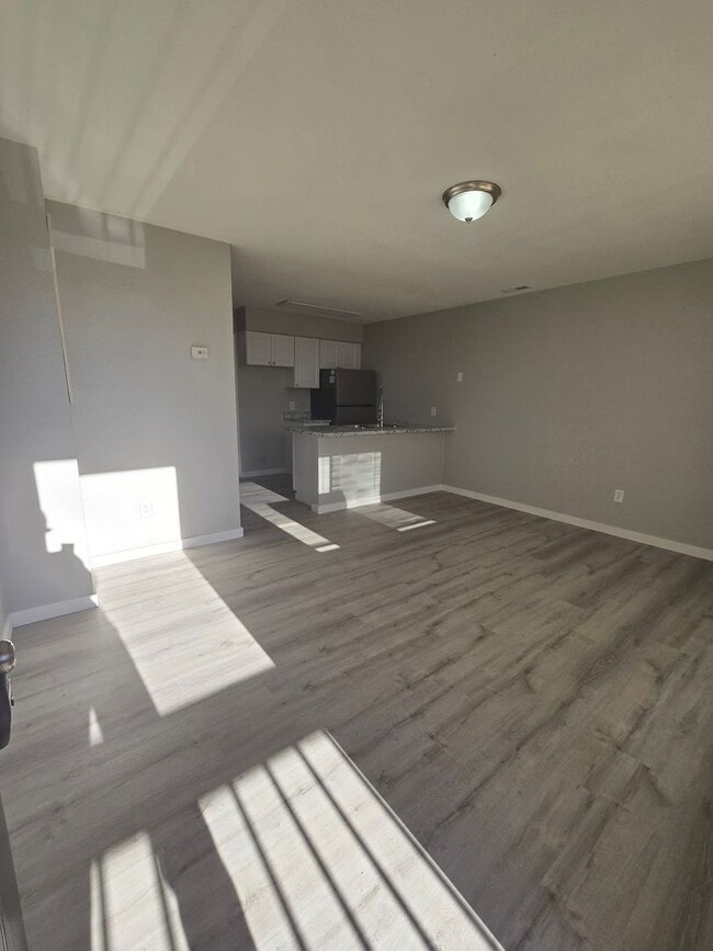 Building Photo - 1 Bedroom 1 Bathroom Apartment! Unit 29 Osage Ridge Rd #6