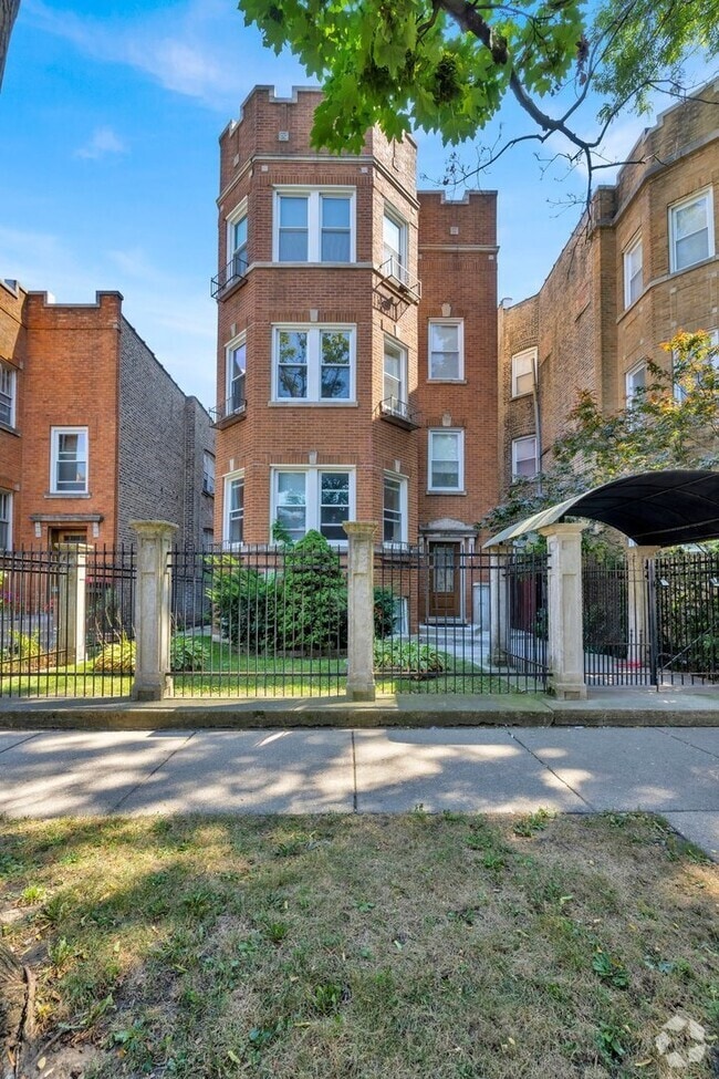Building Photo - 6311 N Oakley Ave Unit 2 Rental